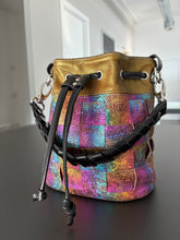 Carica l'immagine nel visualizzatore di Gallery, Bucket Bag - Small
