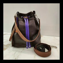 Carica l'immagine nel visualizzatore di Gallery, Bucket Bag - Large