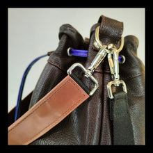 Carica l'immagine nel visualizzatore di Gallery, Bucket Bag - Large