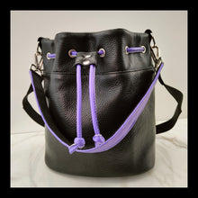 Carica l'immagine nel visualizzatore di Gallery, Bucket Bag - Large