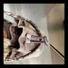 Carica l'immagine nel visualizzatore di Gallery, Bucket Bag - Small