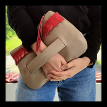 Carica l'immagine nel visualizzatore di Gallery, Mod. 3020 applicazione in pelle