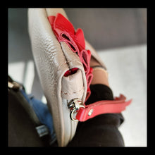 Carica l'immagine nel visualizzatore di Gallery, Mod. 3020 applicazione in pelle