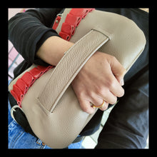 Carica l'immagine nel visualizzatore di Gallery, Mod. 3020 applicazione in pelle