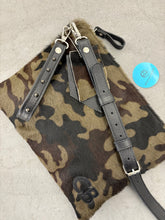 Carica l'immagine nel visualizzatore di Gallery, Tracolla
