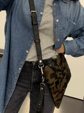 Carica l'immagine nel visualizzatore di Gallery, Tracolla
