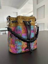 Carica l&#39;immagine nel visualizzatore di Gallery, Bucket Bag - Small
