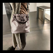 Carica l&#39;immagine nel visualizzatore di Gallery, Bucket Bag - Small
