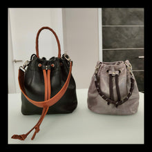 Carica l&#39;immagine nel visualizzatore di Gallery, Bucket Bag - Small
